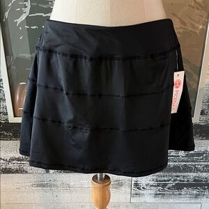 NWT MCedar Black Active Skort with Subtle Horizontal Seaming